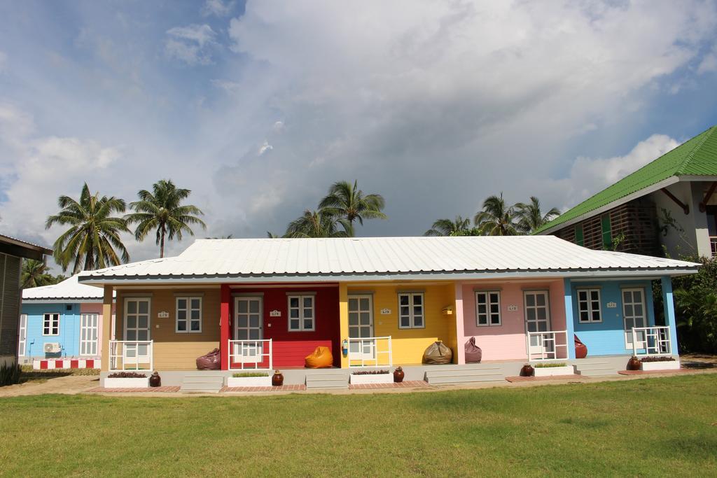 Ocean Front Campgrounds Ngwesaung Exterior foto